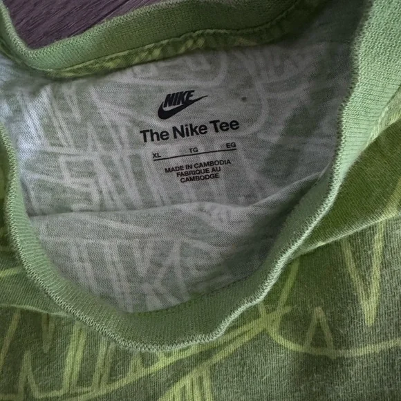 Nike BOYS green Logo All-Over Print Tee - Picture 3 of 7